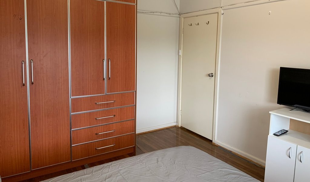 Large Double Bedroom Walk To Station