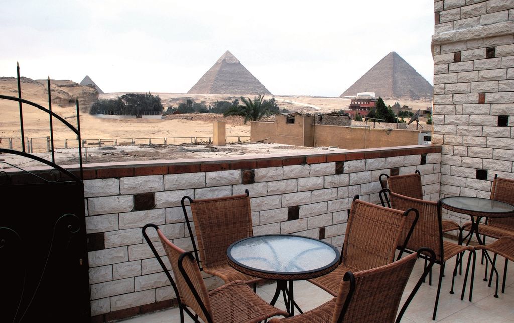Apartment With Pyramid View, With Air Conditioning